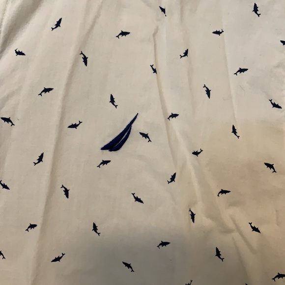 Men’s Nautica dolphin classic fit button up - Picture 2 of 4